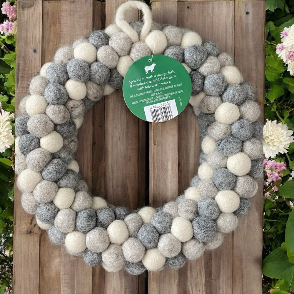 Trader Joe’s Felted Holiday Wreath – Gray & Cream, NWT
